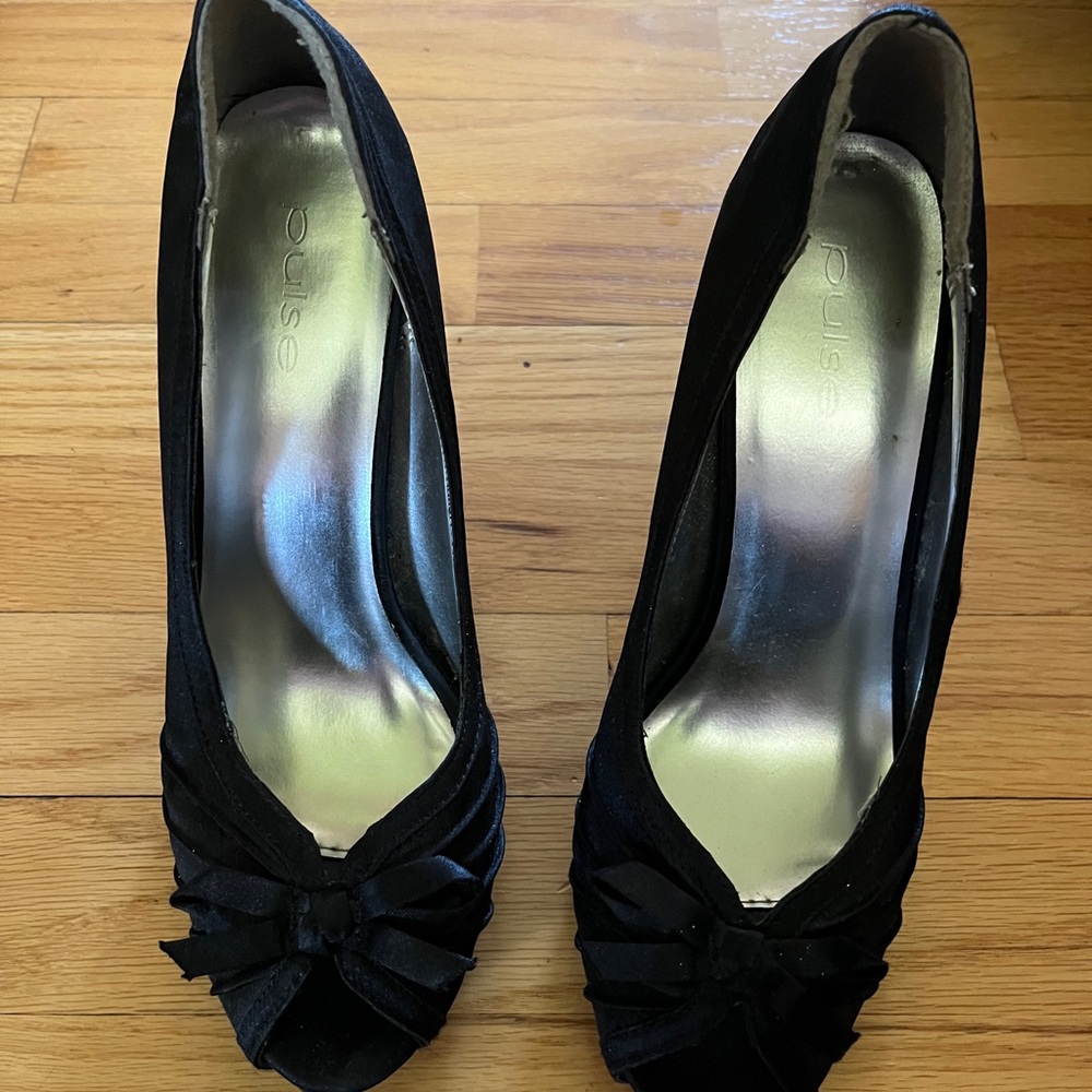 Peep toe heels